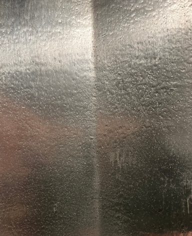 Stahlblech mit Rostnaben poliert